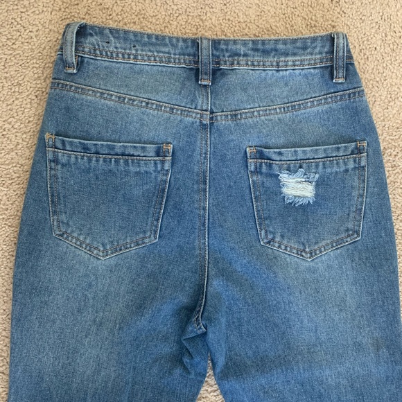 Missguided Riot High Rise Mom Jeans - Picture 5 of 8